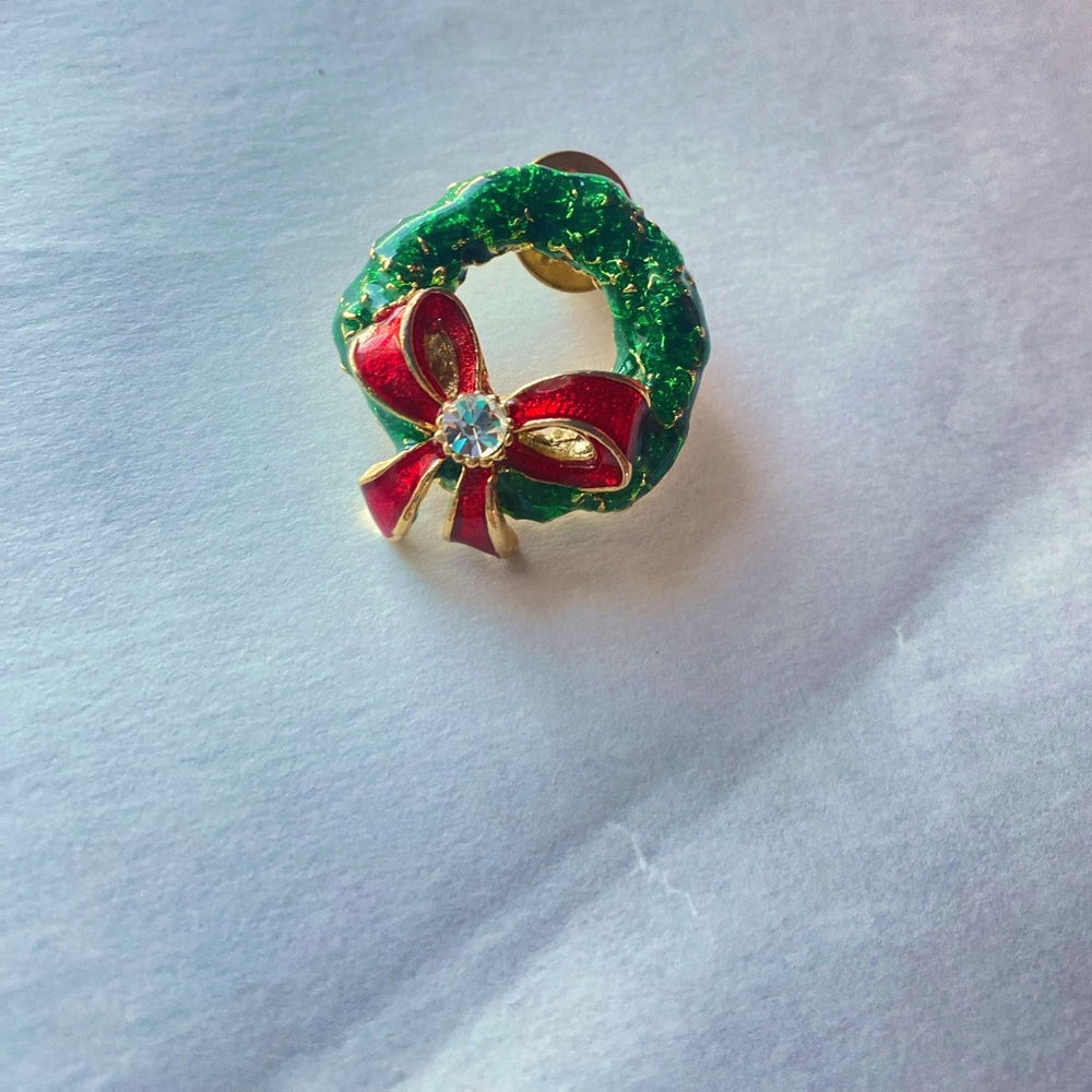 Christmas wreath broche